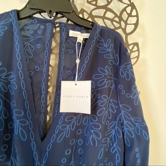 Honey Punch Coastal Vibes Embroidered Romper M NWT - Picture 5 of 14